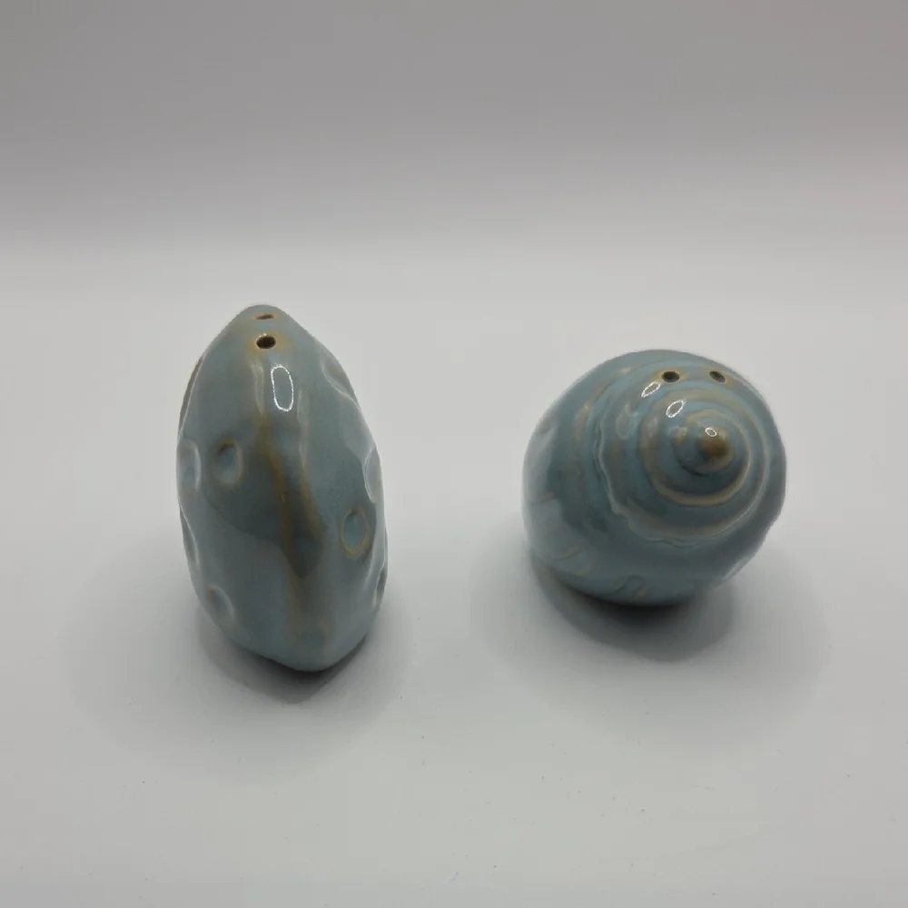 Salt And Pepper Shakers. Seashells Blue